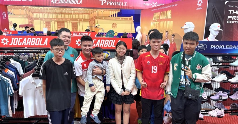 Chưa đầy 24 giờ cuối “bùng cháy” ở siêu hội chợ hot nhất năm: Mua sập sàn – Ăn ngập miệng – Check-in cháy máy finland